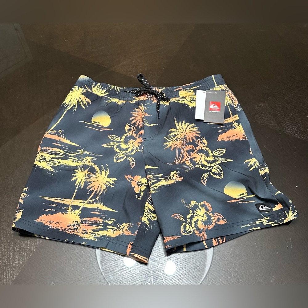 BOGO NWT Mens Quiksilver Swim Shorts Sz M High Quality and Perfrormance Fabric
